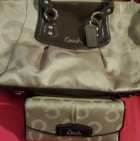 **Authentic Coach bag w/matching wallet - Picture 3 of 6
